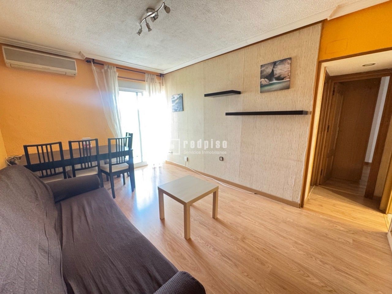 Piso en venta en  calle de Navalmoral de la Mata, Madrid  1/1