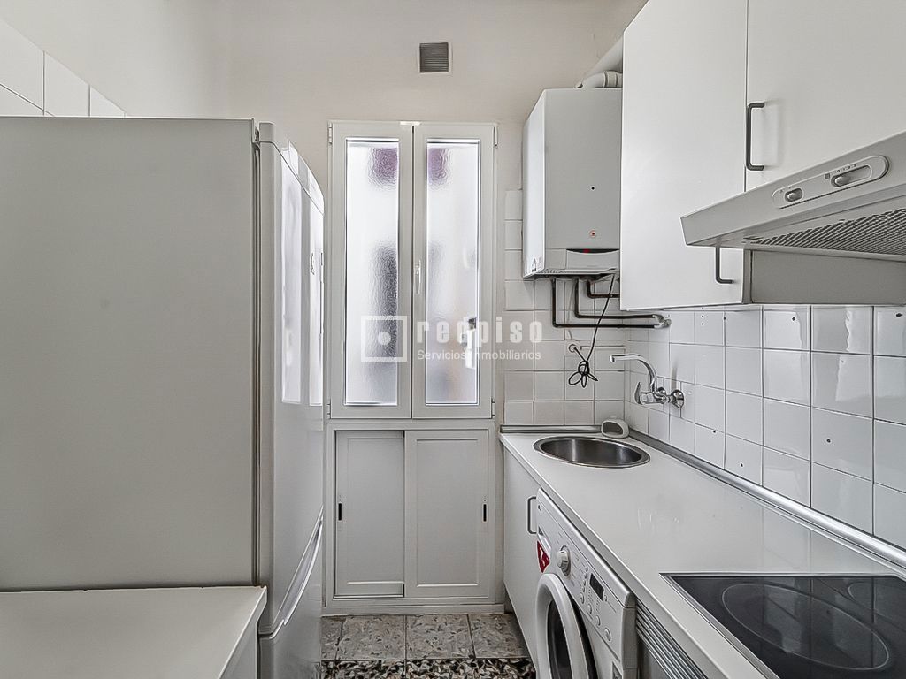 Piso en alquiler en calle De Bretón De Los Herreros, Chamberí, Madrid 12/29