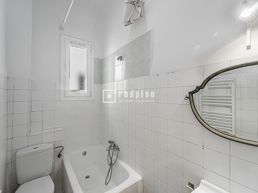 Piso en alquiler en calle De Bretón De Los Herreros, Chamberí, Madrid 8/29