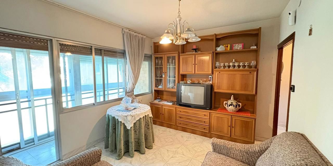 Piso en venta en  calle de Burjasot, Villaverde, Madrid  1/1