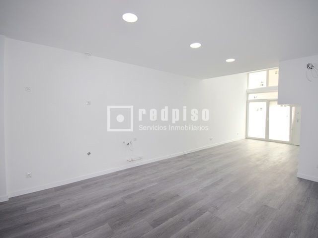 Piso en venta en  calle de Mariano Benlliure, Madrid  1/1