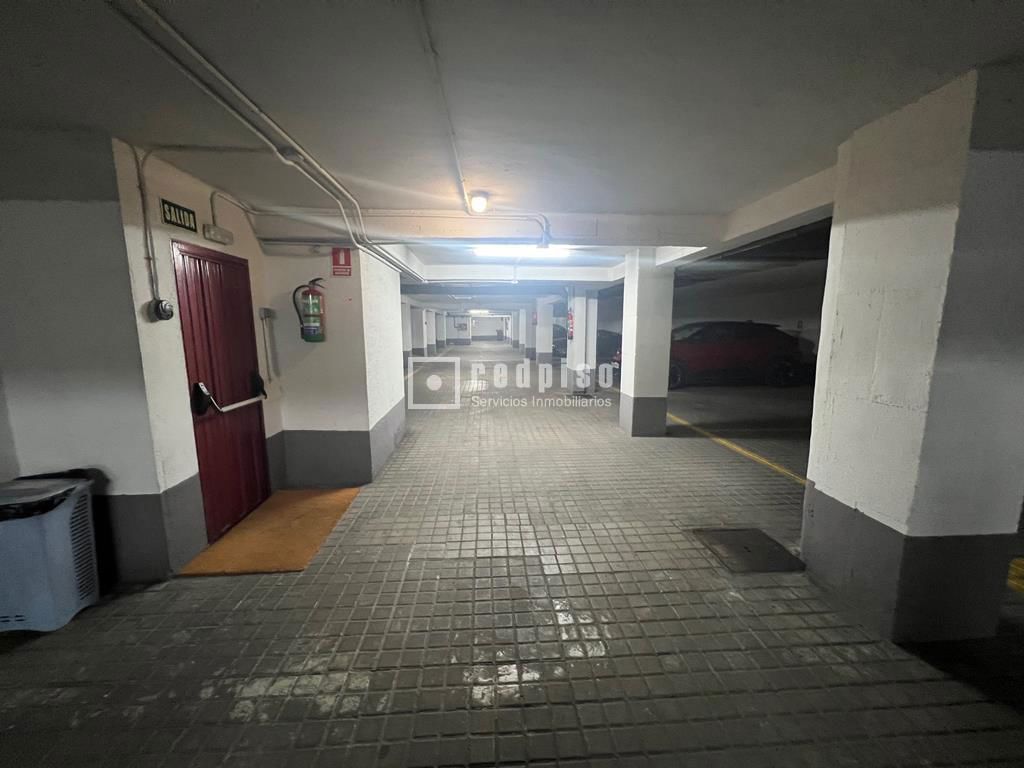 Garaje en venta en calle De Torpedero Tucumán, Chamartín, Madrid 5/8