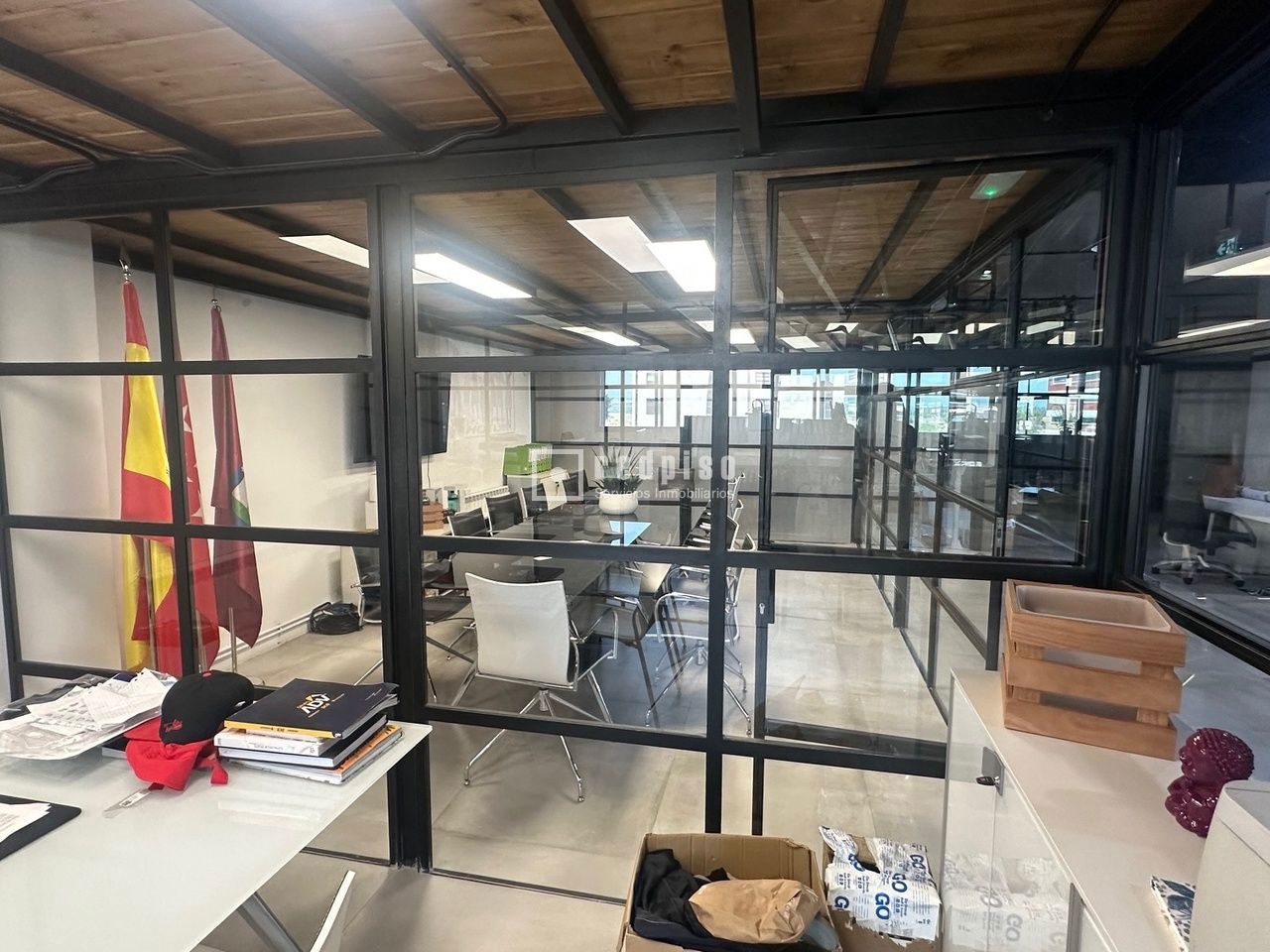 Local en alquiler en  calle de Isabel Colbrand, Madrid  11/21