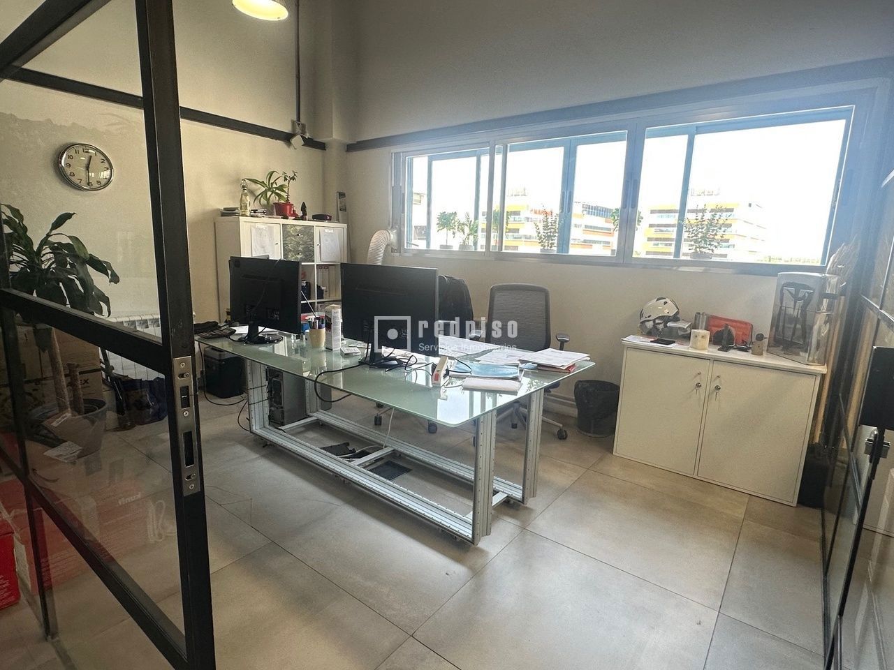 Local en alquiler en  calle de Isabel Colbrand, Madrid  7/21