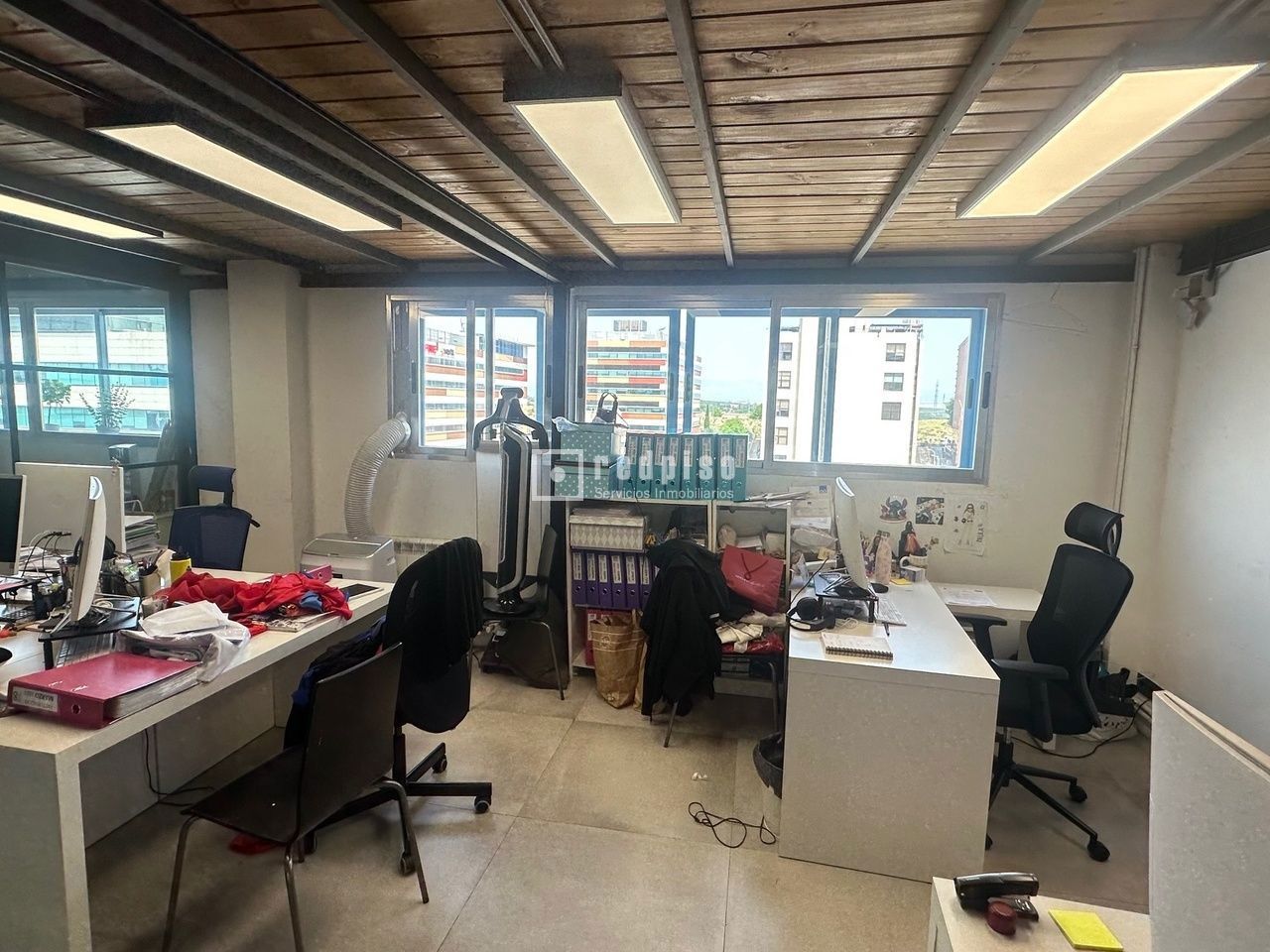 Local en alquiler en  calle de Isabel Colbrand, Madrid  10/21