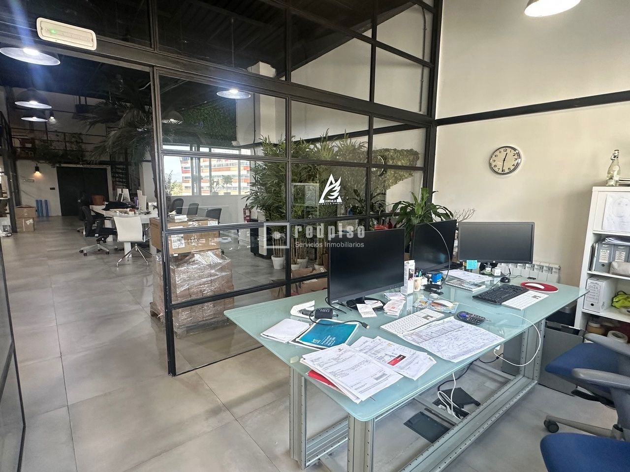 Local en alquiler en  calle de Isabel Colbrand, Madrid  8/21