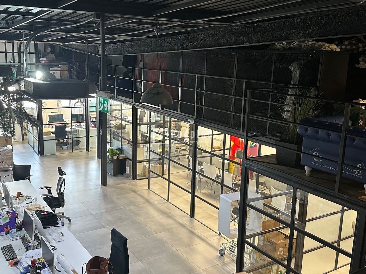 Local en alquiler en  calle de Isabel Colbrand, Madrid  18/21