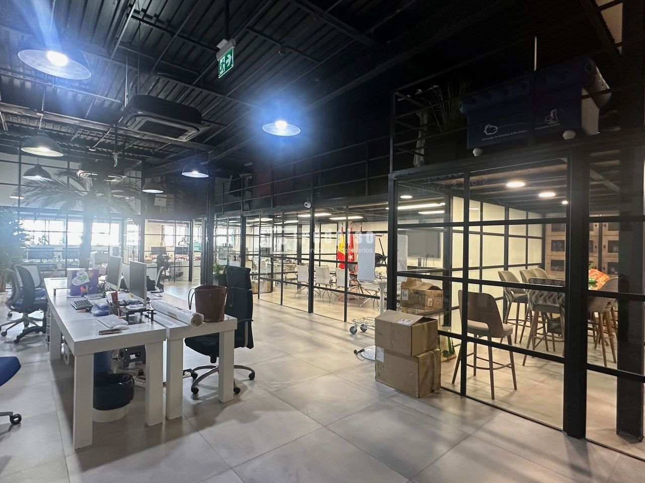 Local en alquiler en  calle de Isabel Colbrand, Madrid  4/21