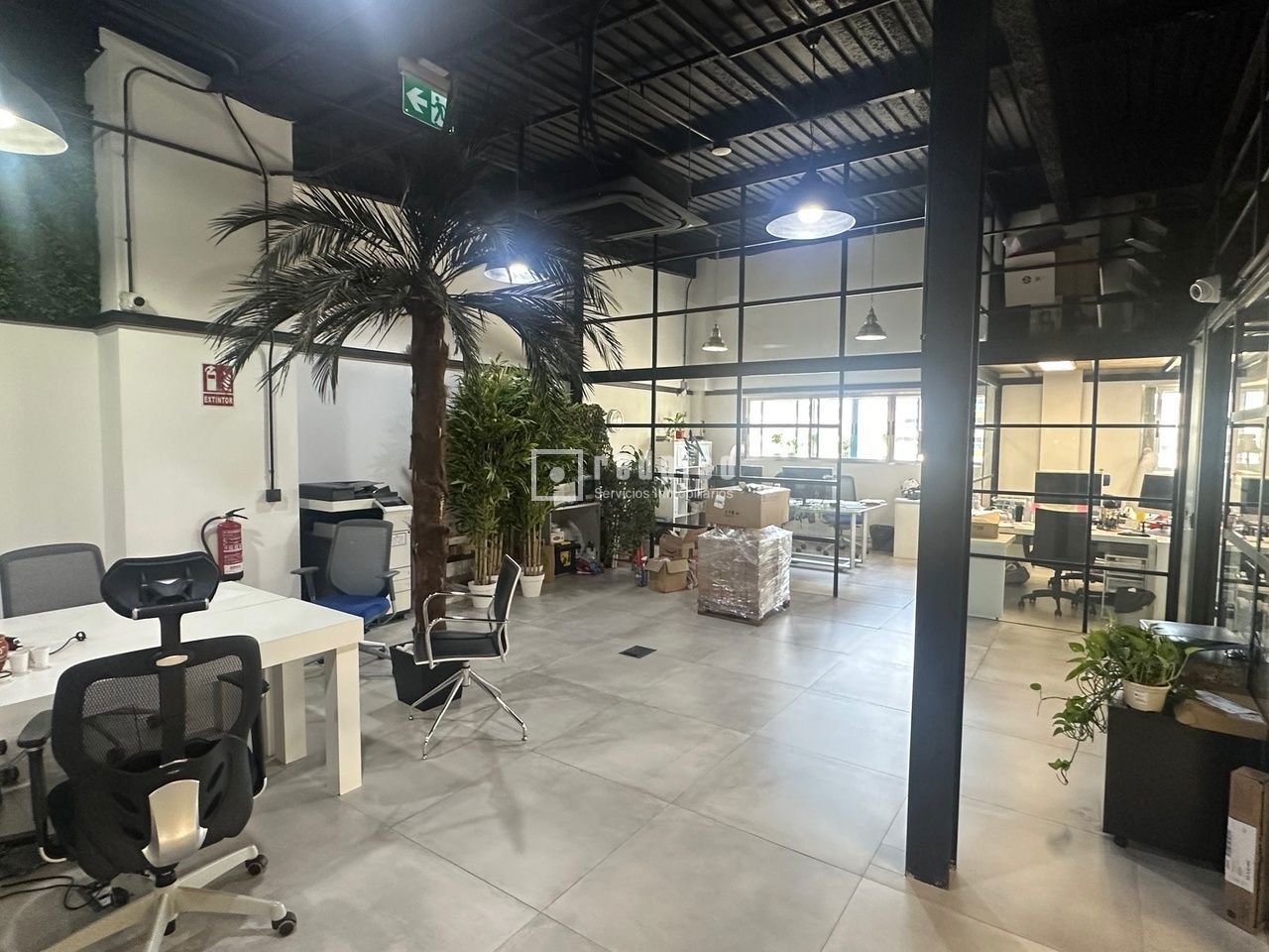 Local en alquiler en  calle de Isabel Colbrand, Madrid  12/21