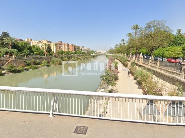 Piso en venta en  calle de Ramón Gallud, Murcia  1/1