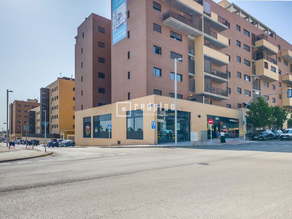 Local en alquiler en  calle del Mayorazgo de Duarte, Coslada, Madrid  29/31