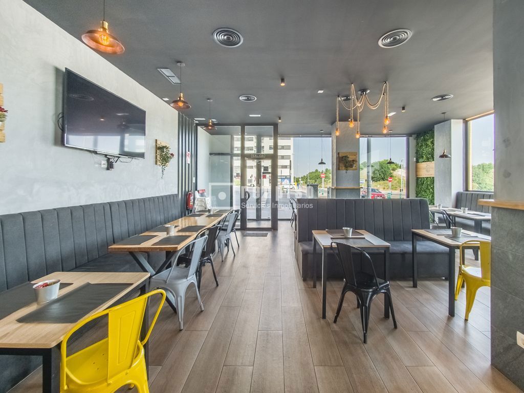 Local en alquiler en  calle del Mayorazgo de Duarte, Coslada, Madrid  6/31