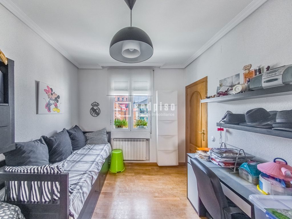 Piso en venta en calle De Antonio Toledano, Madrid, Madrid 19/23