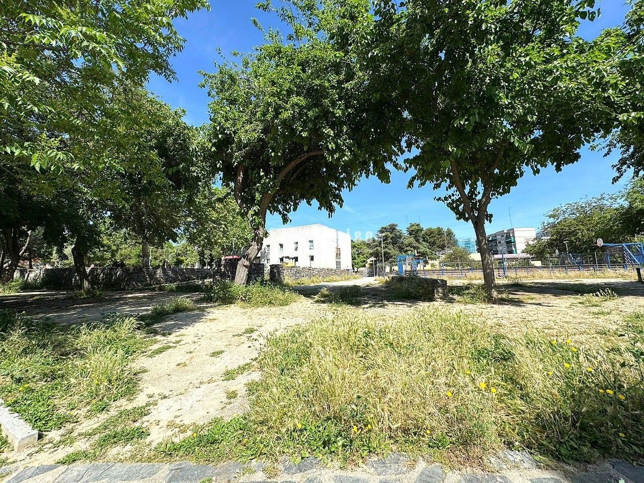 Piso en venta en  avenida Francfort, Coslada, Madrid  22/24