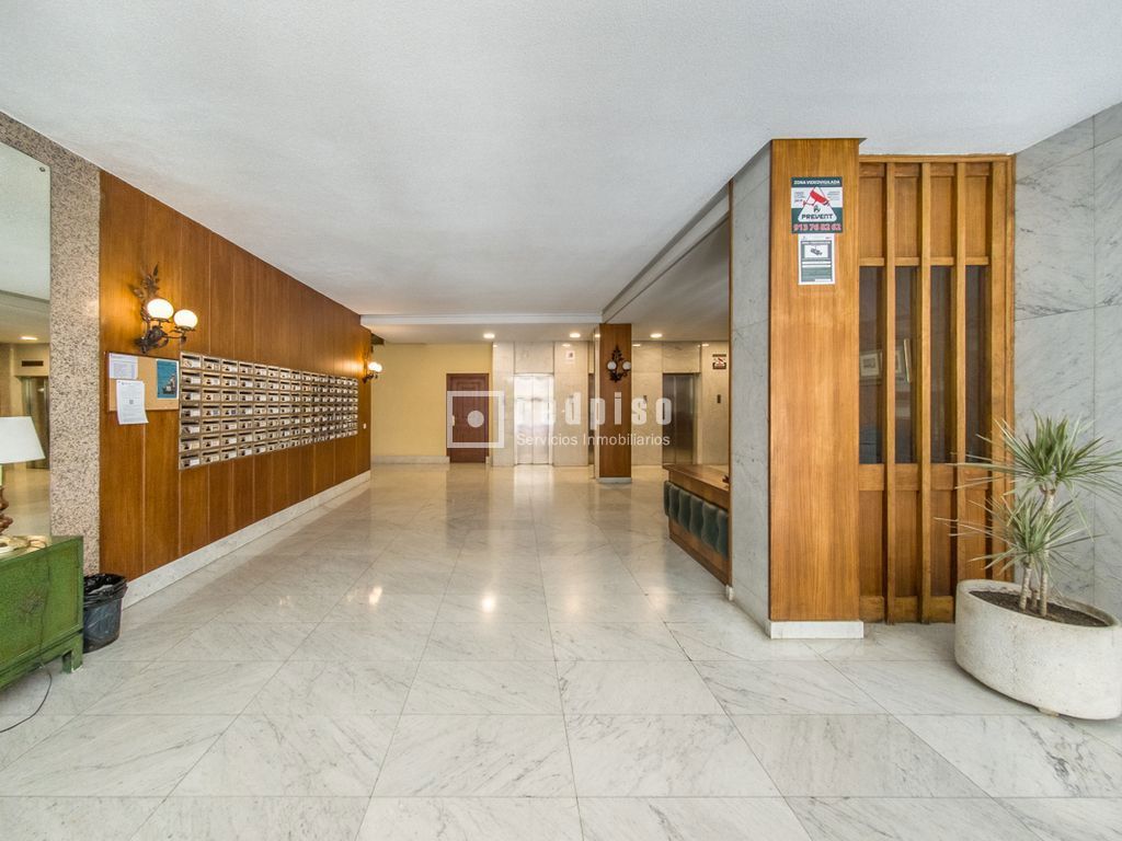 Piso en venta en  calle de Antonio Toledano, Madrid  1/1