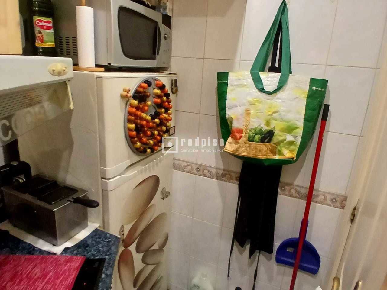 Piso en venta en calle Del Lucero, Madrid, Madrid 8/14