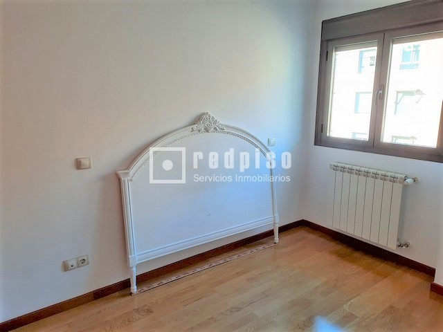 Piso en alquiler en  avenida de Isabel de Valois, Madrid  12/17