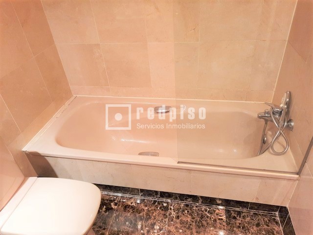 Piso en alquiler en  avenida de Isabel de Valois, Madrid  11/17