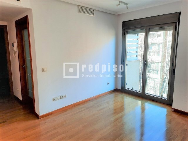 Piso en alquiler en  avenida de Isabel de Valois, Madrid  2/17