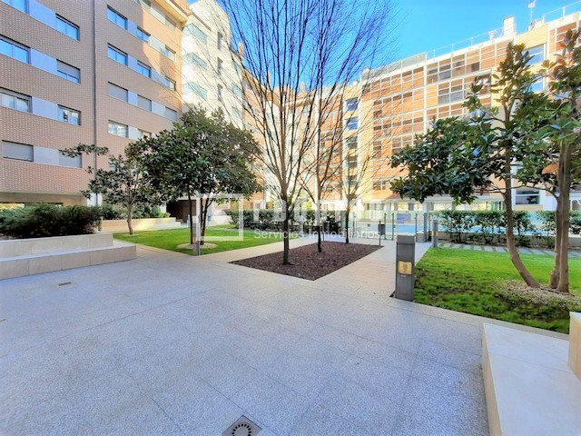 Piso en alquiler en  avenida de Isabel de Valois, Madrid  15/17