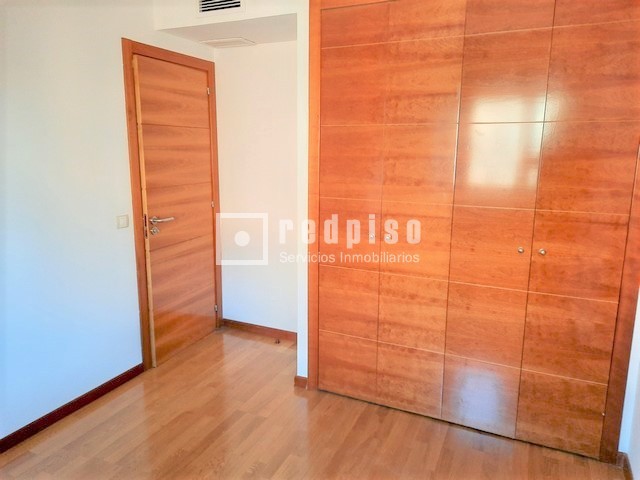 Piso en alquiler en  avenida de Isabel de Valois, Madrid  13/17