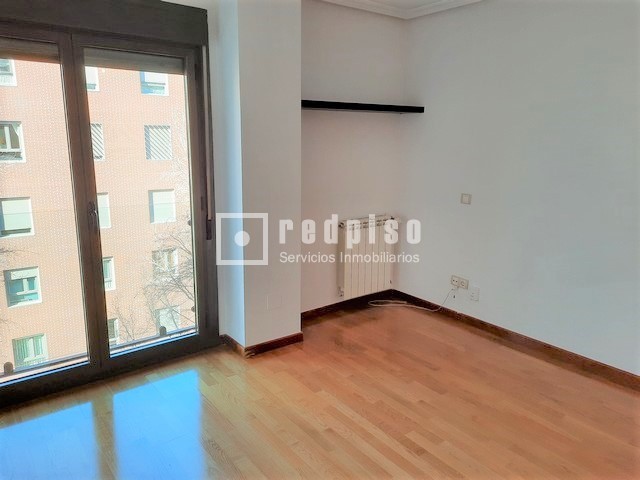 Piso en alquiler en  avenida de Isabel de Valois, Madrid  6/17