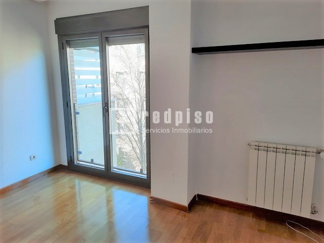 Piso en alquiler en  avenida de Isabel de Valois, Madrid  3/17