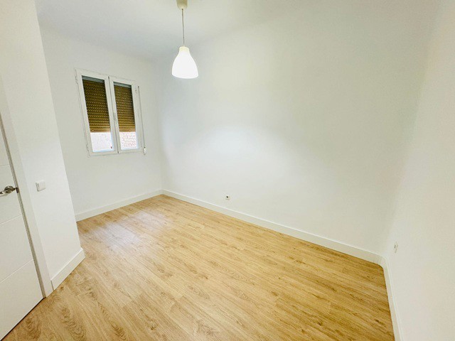 Piso en venta en  calle de Juan Antón, Madrid  1/1