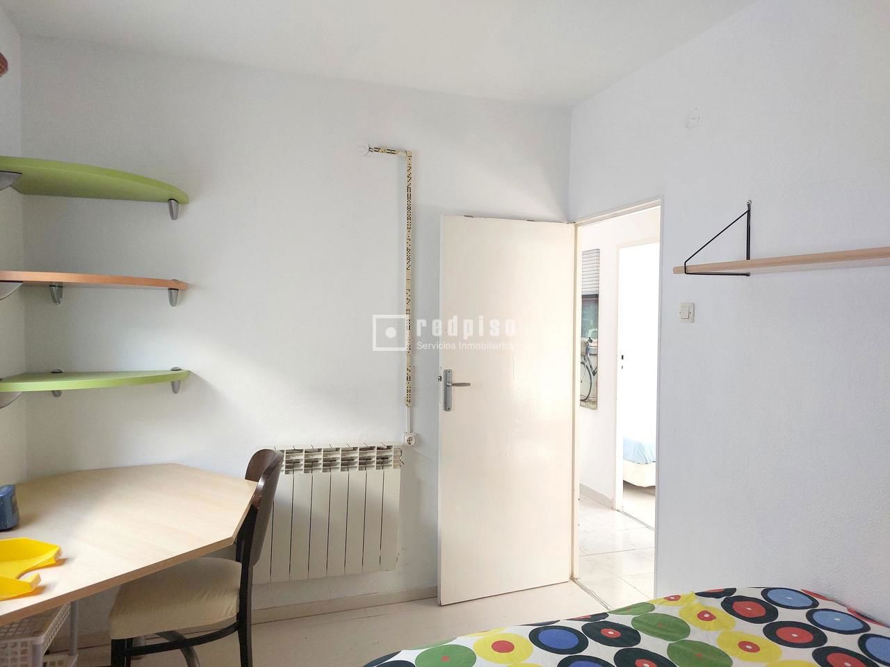 Piso en alquiler en  calle de Sor Milagros, Sevilla  23/26