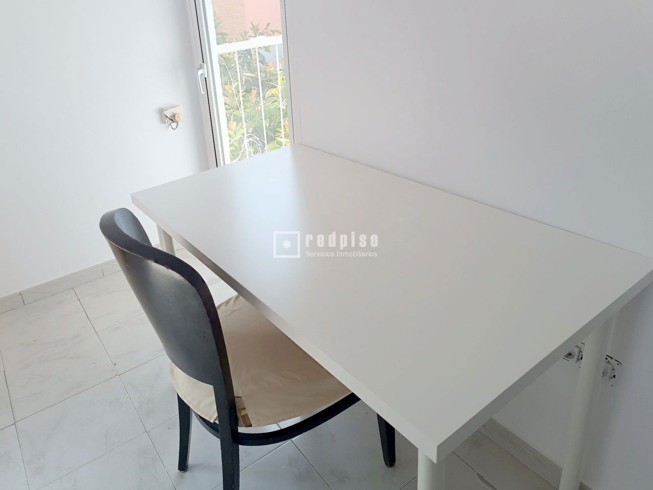 Piso en alquiler en  calle de Sor Milagros, Sevilla  8/26