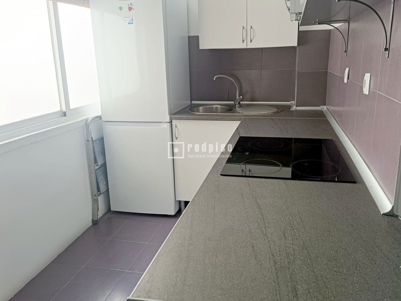 Piso en alquiler en  calle de Sor Milagros, Sevilla  11/26