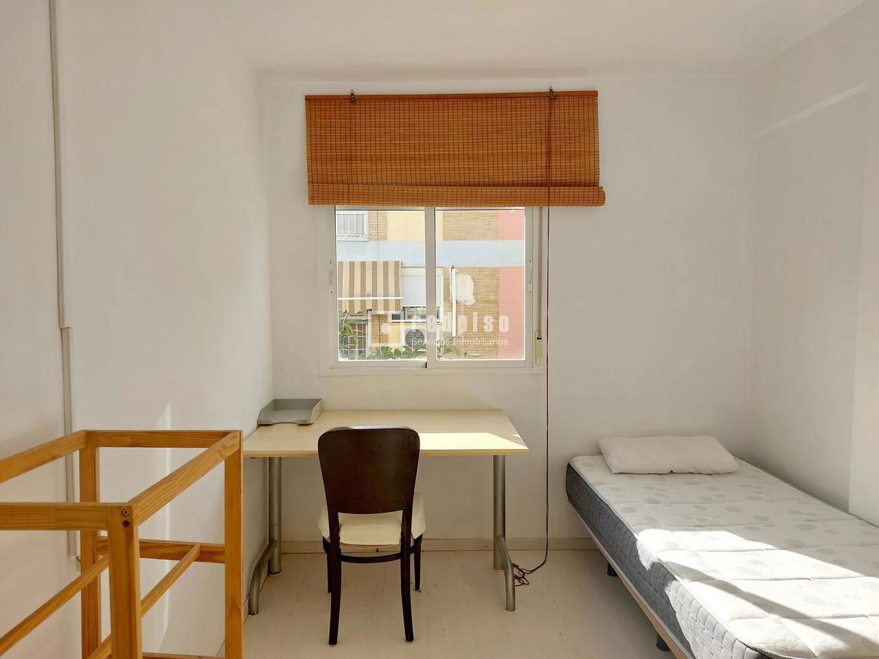 Piso en alquiler en  calle de Sor Milagros, Sevilla  13/26