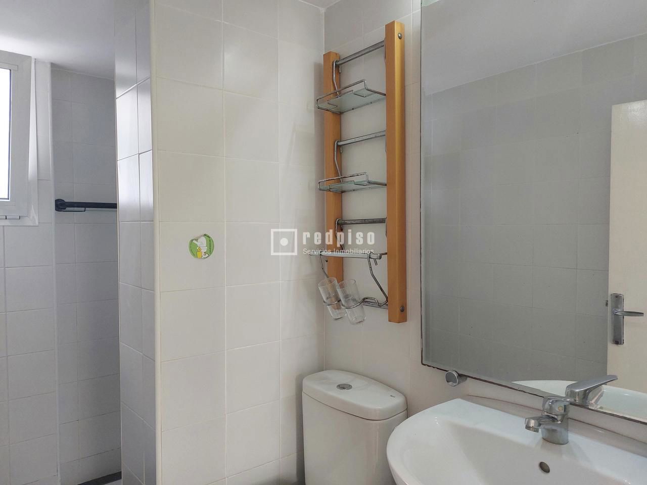 Piso en alquiler en  calle de Sor Milagros, Sevilla  16/26