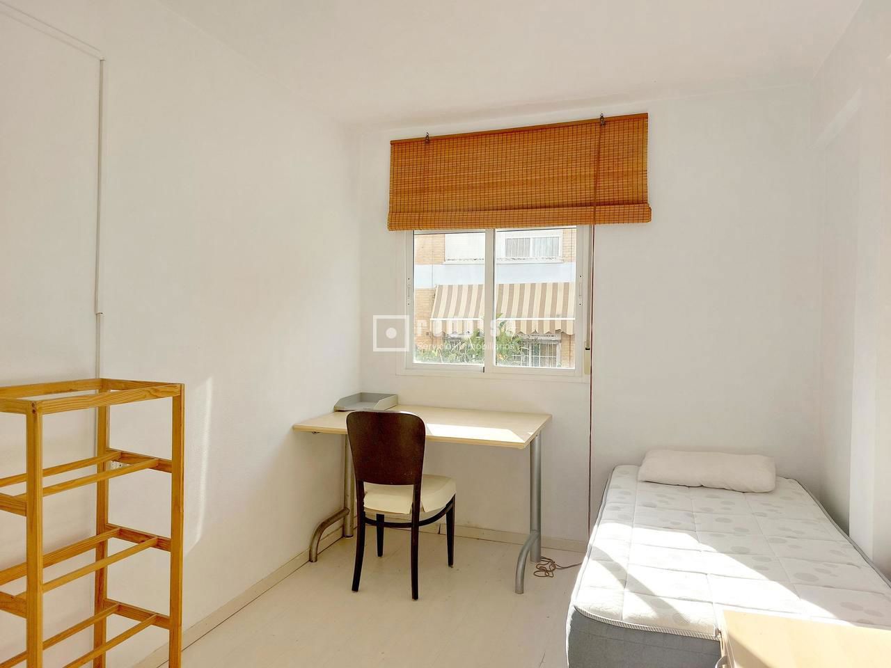 Piso en alquiler en  calle de Sor Milagros, Sevilla  12/26