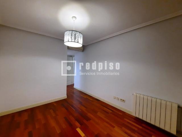 Piso en alquiler en  calle del Cardenal Tavera, Hortaleza, Madrid  32/48