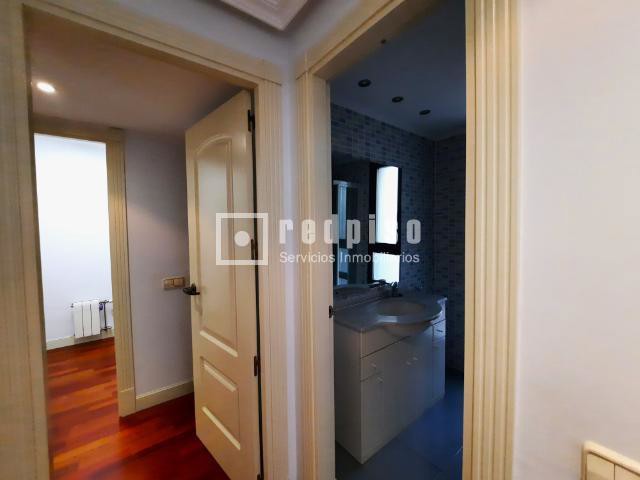 Piso en alquiler en  calle del Cardenal Tavera, Hortaleza, Madrid  25/48