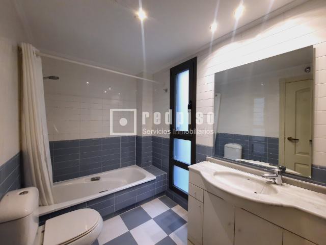 Piso en alquiler en  calle del Cardenal Tavera, Hortaleza, Madrid  40/48