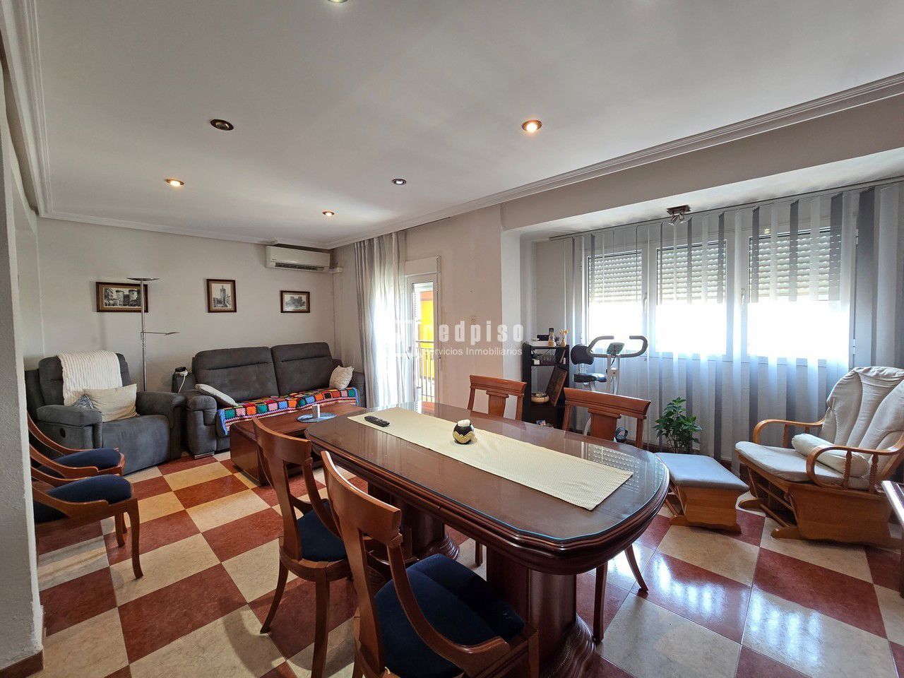 Piso en venta en  Mislata, Valencia  2/19