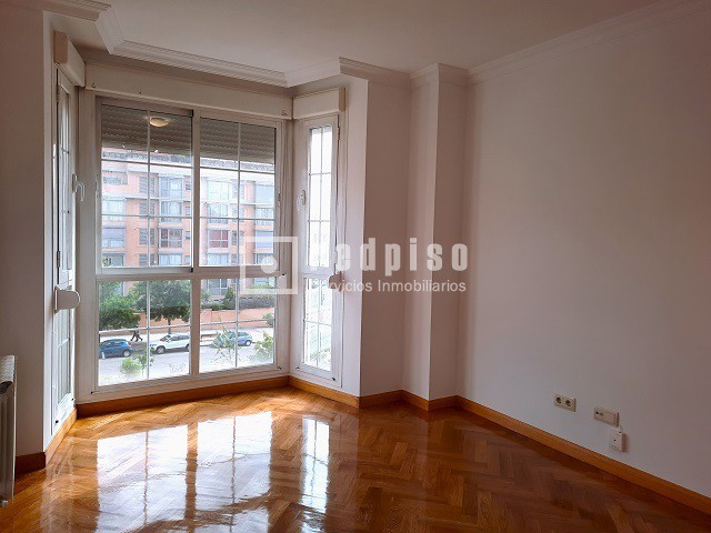 Piso en alquiler en  avenida de Francisco Pi y Margall, Madrid  5/33