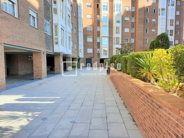 Piso en alquiler en  avenida de Francisco Pi y Margall, Madrid  31/33