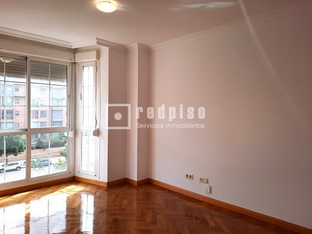 Piso en alquiler en  avenida de Francisco Pi y Margall, Madrid  6/33