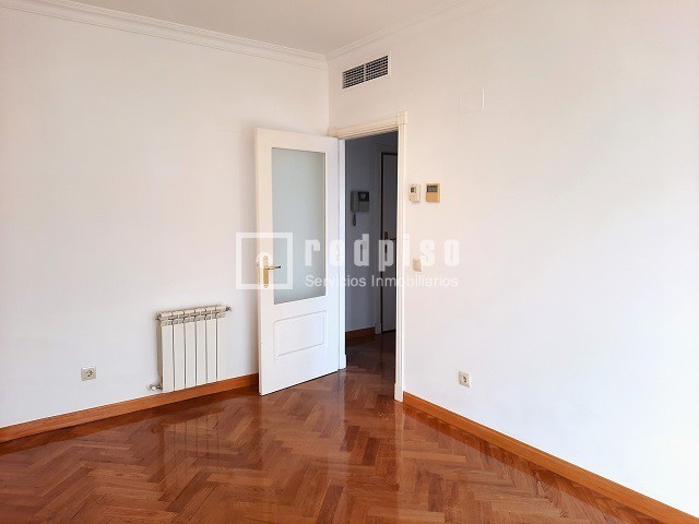 Piso en alquiler en  avenida de Francisco Pi y Margall, Madrid  9/33