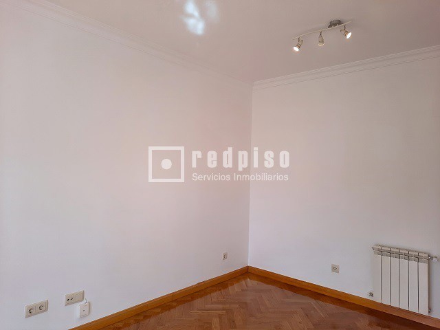 Piso en alquiler en  avenida de Francisco Pi y Margall, Madrid  8/33