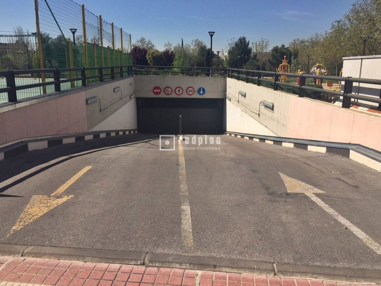 Garaje en alquiler en  calle los Arces, Alcorcón, Madrid  4/5