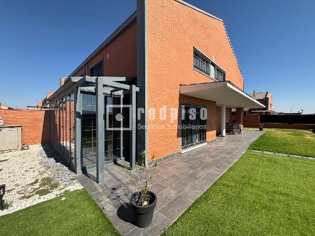 Casa en venta en  calle del Tomillo, Alovera, Guadalajara  1/1