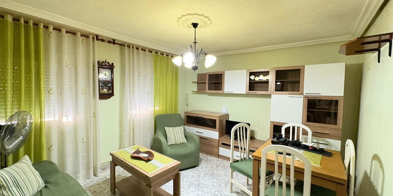 Piso en venta en  calle de Rocafort, Madrid  1/1