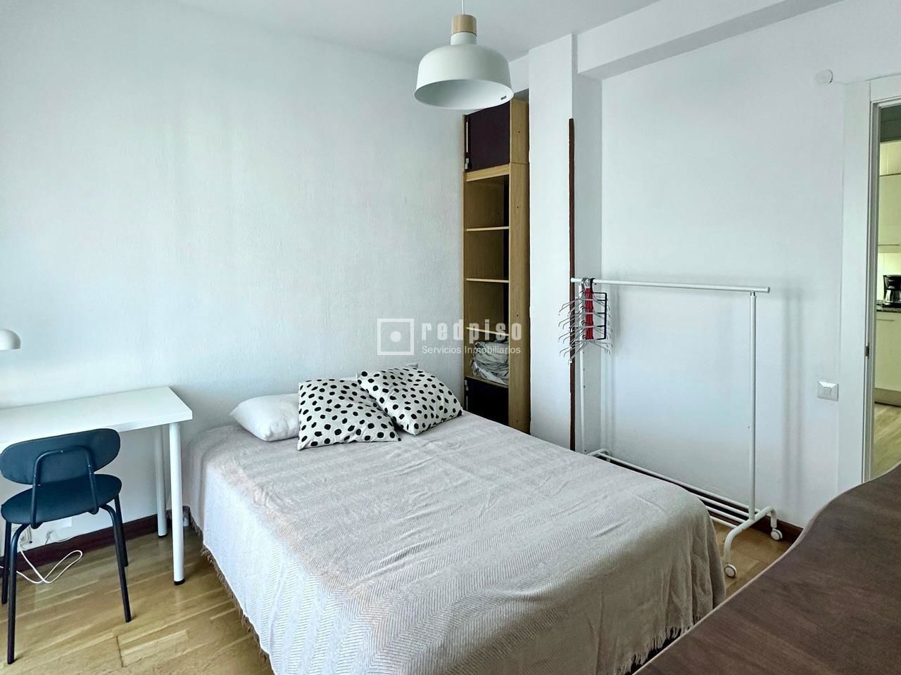 Piso en alquiler en  calle Gabilondo, 16, Valladolid  2/27