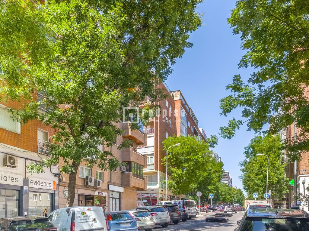 Piso en venta en paseo Del Marqués De Zafra, Salamanca, Madrid 27/28