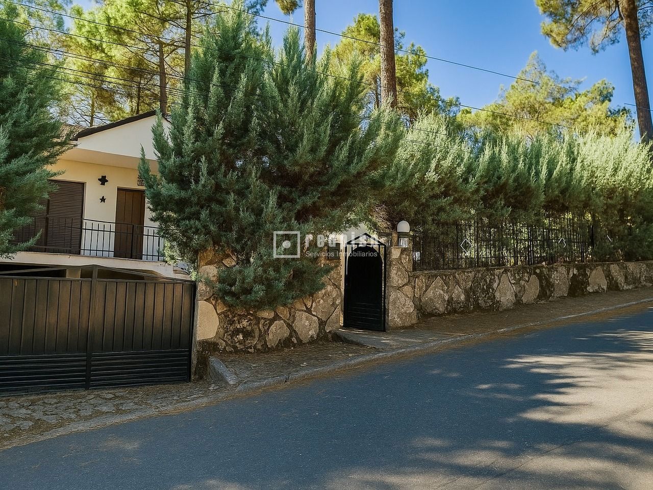 Casa en venta en  calle de Pontevedra, Cadalso de los Vidrios, Madrid  1/13