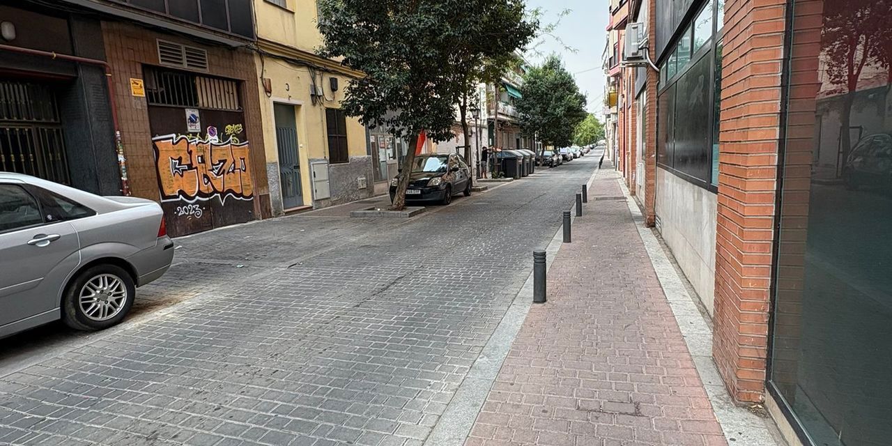 Parking en venta en  calle de Rodríguez Espinosa, Puente de Vallecas, Madrid  1/1